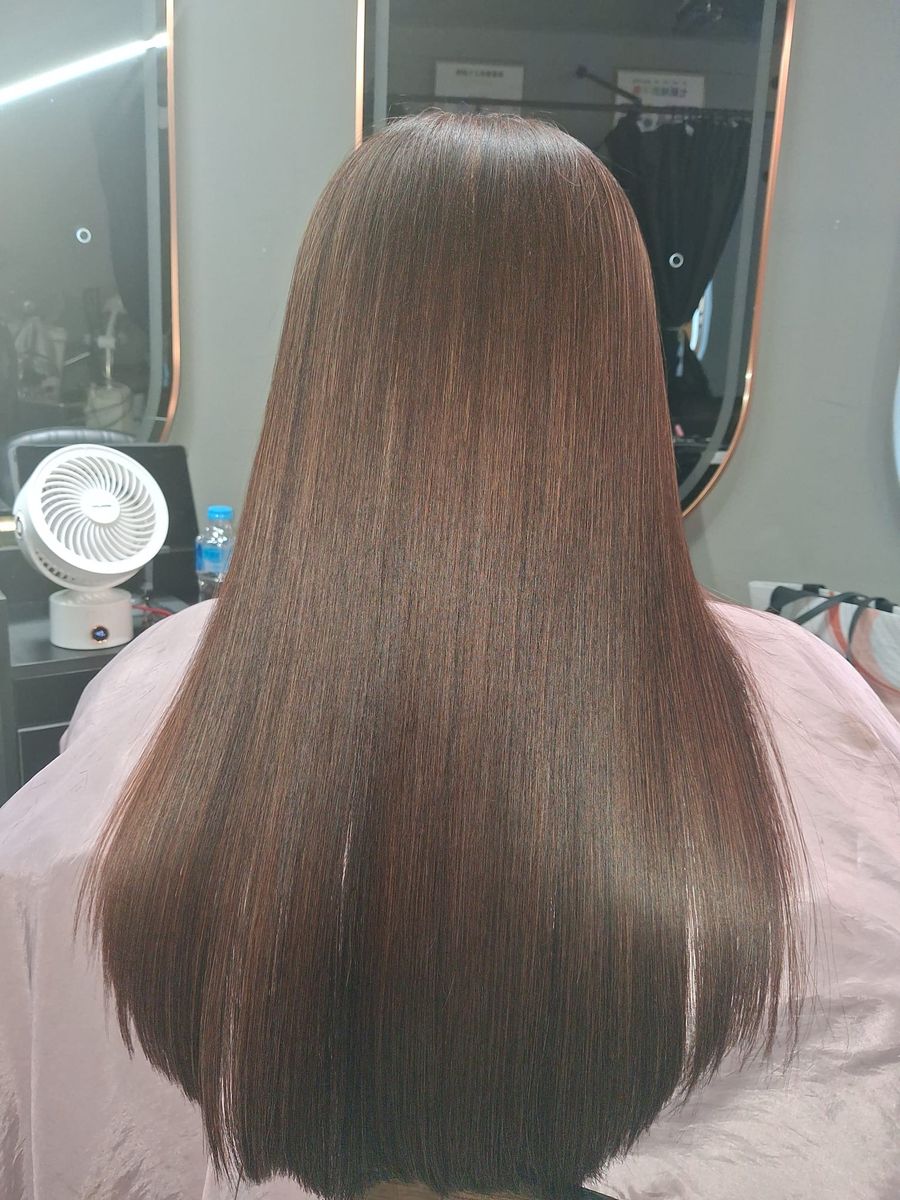 Long chestnut-brown hair with an even, glossy organic colour