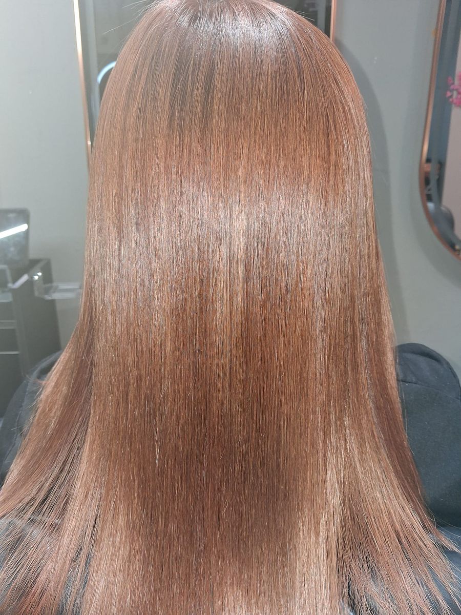 Even rose-brown organic hair colour with a high shine